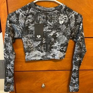 Camo seamless long sleeve crop top- black